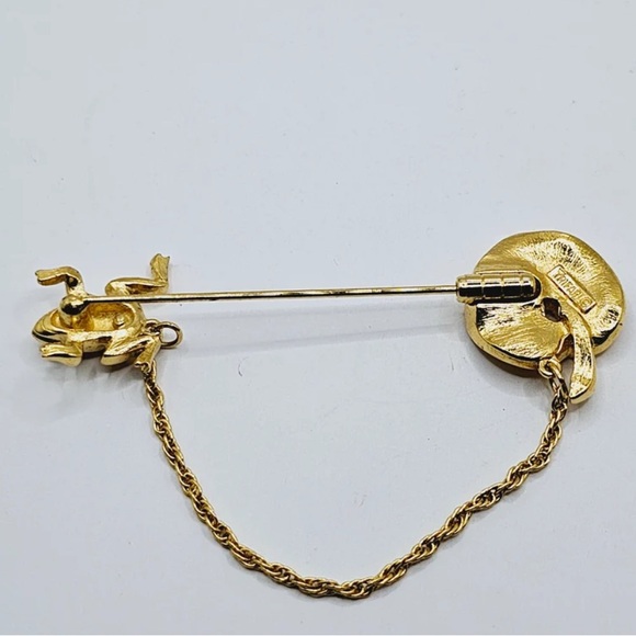 Vintage Trifari Gold Plated Frog and Lily Pad Stick Brooch - Picture 5 of 10